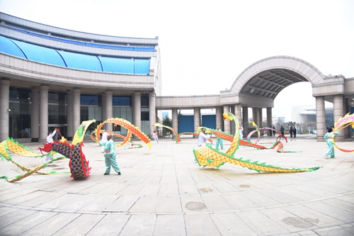 抖空竹.jpg