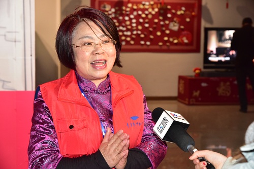 张新平老师接受青岛电视台采访、.JPG