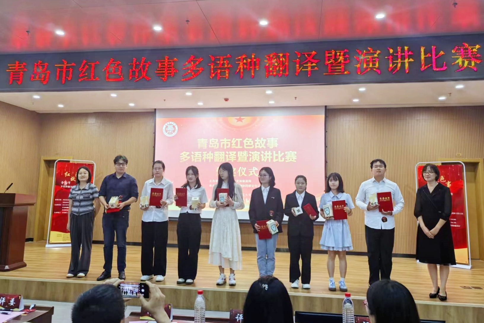 蔡金瀚老师（左二）荣获演讲比赛三等奖.jpg