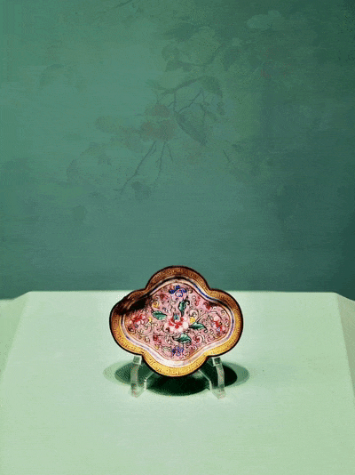 1758006988357077.gif 640.gif